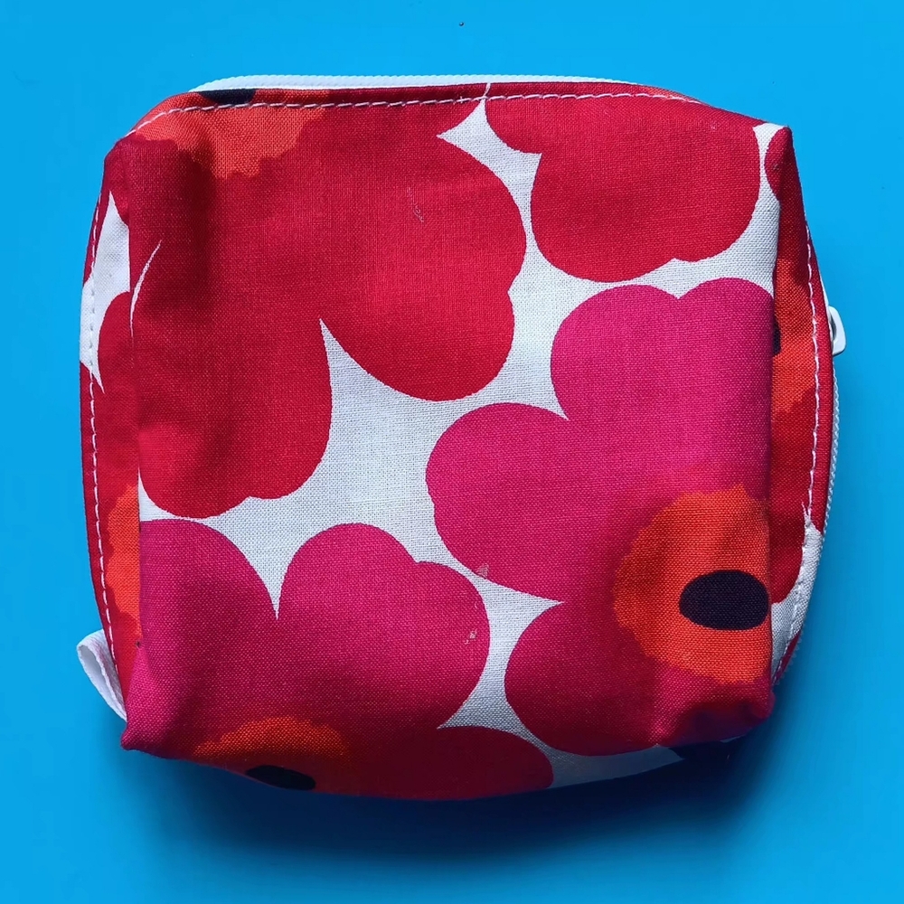 NWOT Marimekko Red "Unikko" Floral Print Mini Cosmetic Toiletry Bag Pouch - Picture 4 of 5